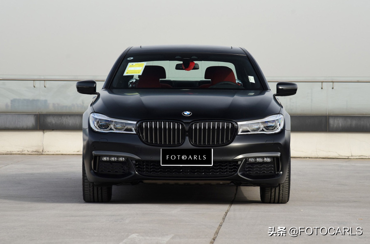 宝马7系最帅的版本，740Li xDrive黑焰版实拍，这霸气需要127.8万