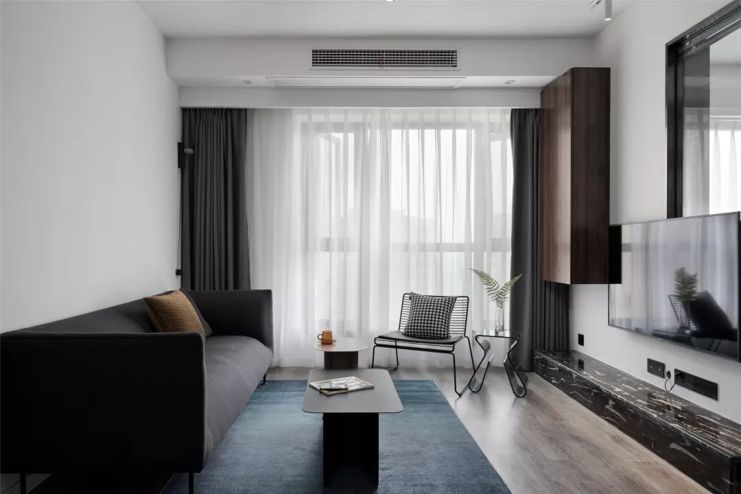 装修不要太多装饰，97㎡经典黑白灰，越简越高级