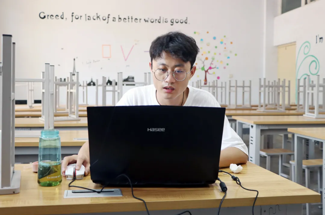 老师化身“主播”？快看过来，新学期网课开始啦