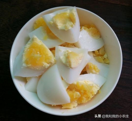 鹅蛋营养丰富，可以煮、蒸、炒等多种方式食用，是很好的滋补食材。