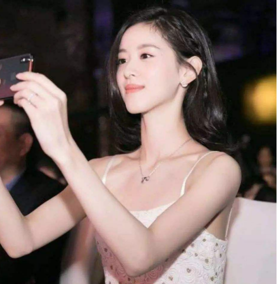 中国5大校花名单“新鲜出炉”，武汉大学引争议，谁才是当之无愧