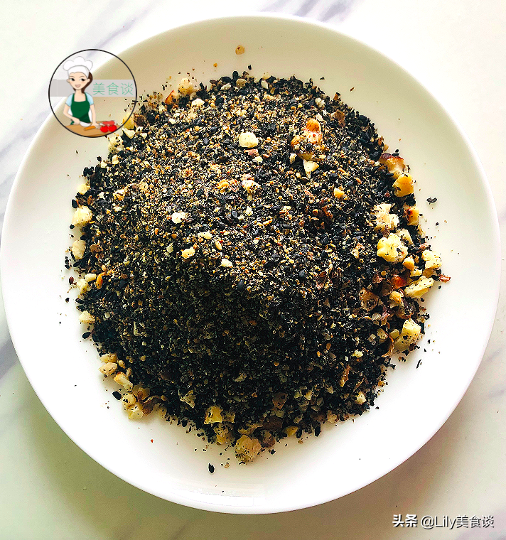 立秋后，碰到它别手软，炒熟磨成粉存放冰箱，每天吃一勺，好香啊