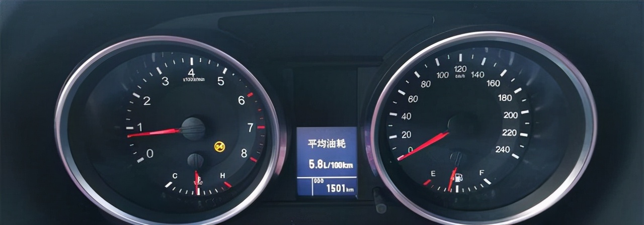 我们会发现真实的油耗会比说明书标的油耗高出不少,新车相对来说还会
