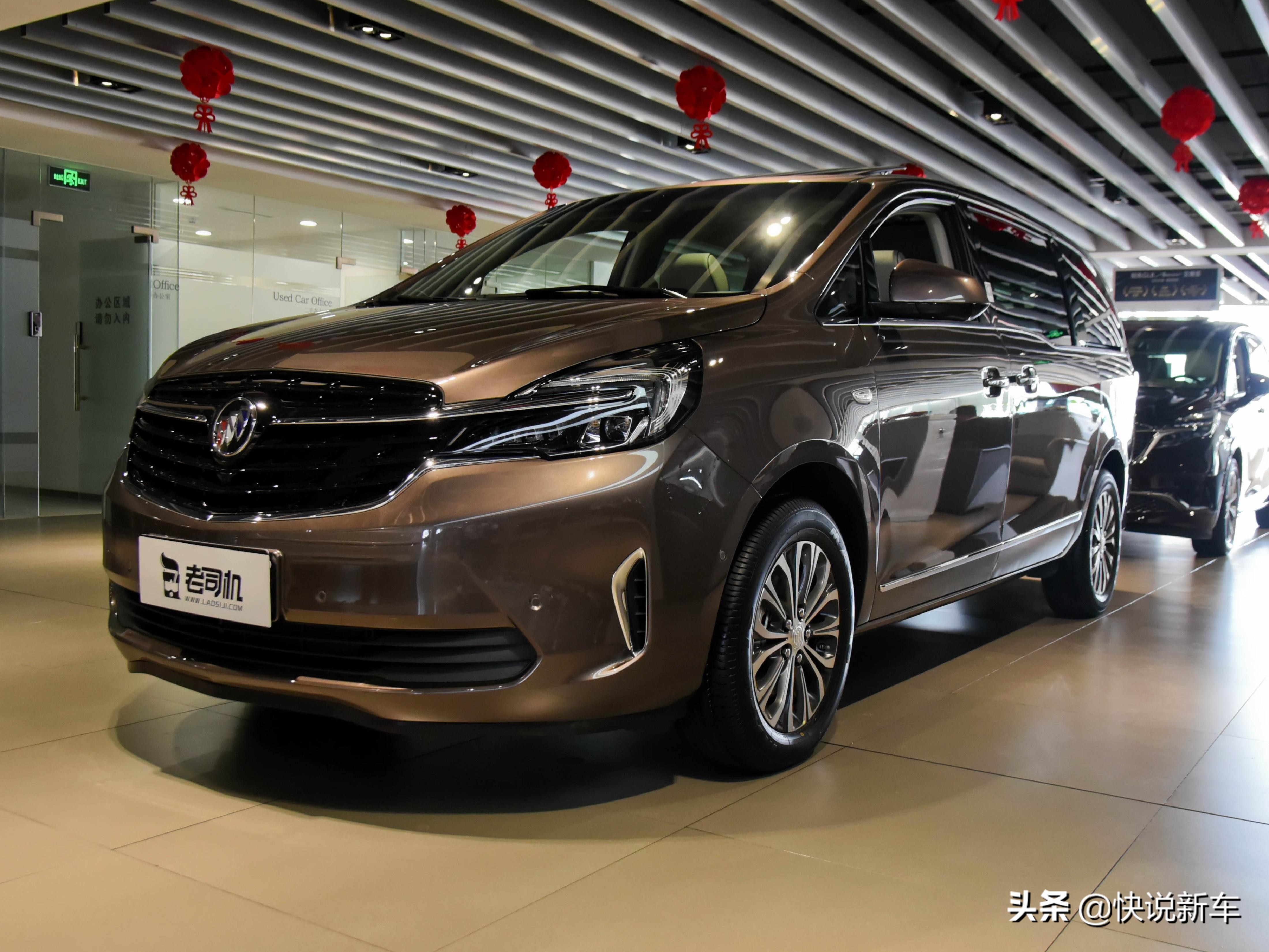 别克GL8 陆上公务舱，配2.0T+9AT，23万起月销破万