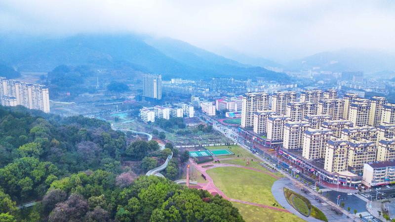 南昌哪里能晚上看足球比赛(烟雨三月湾里，尽享运动养生之旅)