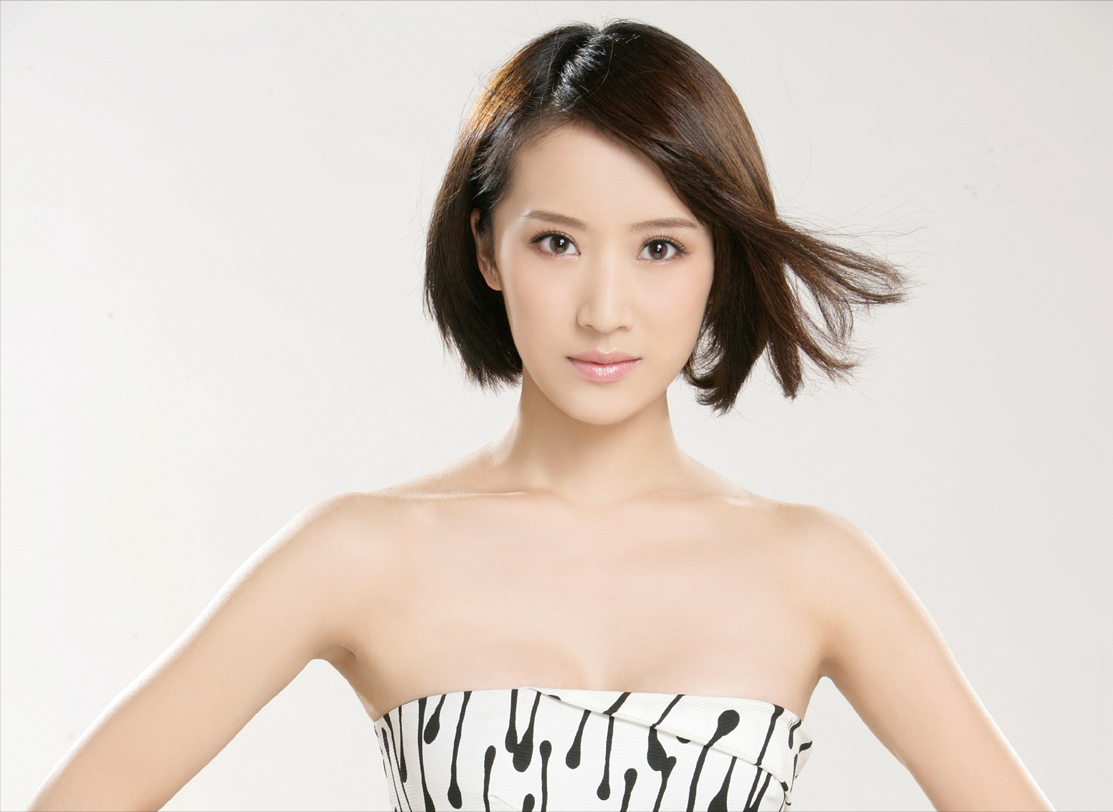 李念丈夫("海藻"李念:红了就结婚,嫁大14岁百亿富商,30岁生二胎)