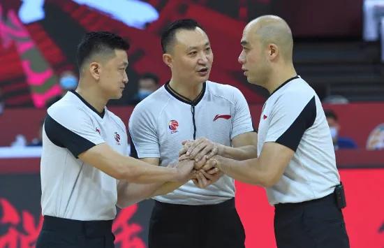 nba为什么没人打裁判(裁判问题，成为了CBA发展路上的阻碍，姚明应该设立监管部门了)