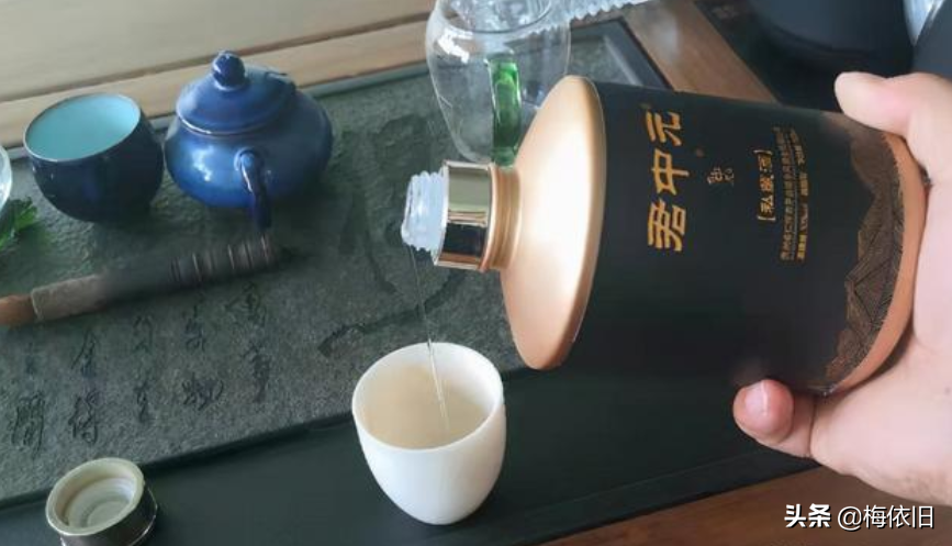 除了茅台，热销的酱香白酒还有这4种，价格便宜，都是纯粮酿造