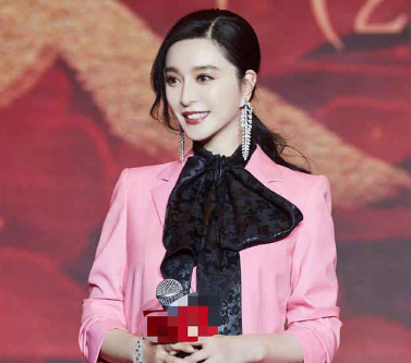 38岁范冰冰近照被曝光,脸部瘦到脱相,身上的衣服暴露了真实现状