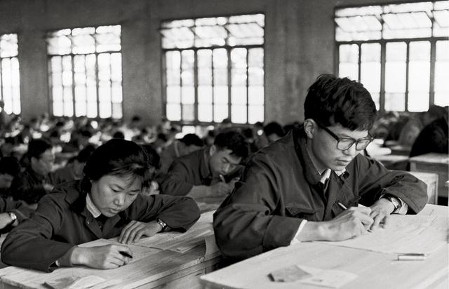 1977年山东高考，语文试卷只有3道题，理科生只需写作文