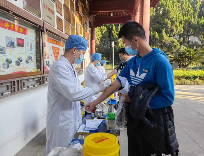 高考体检要“脱光光”？学生的无知闹出乌龙，有人吓成表情包