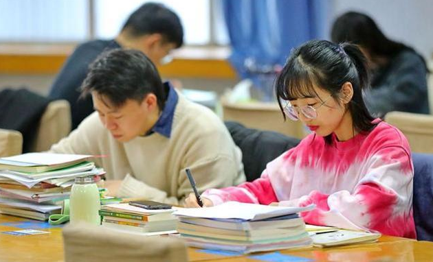 就业后才知道，专硕和学硕之间有条分界线，可惜学姐当年已经选错