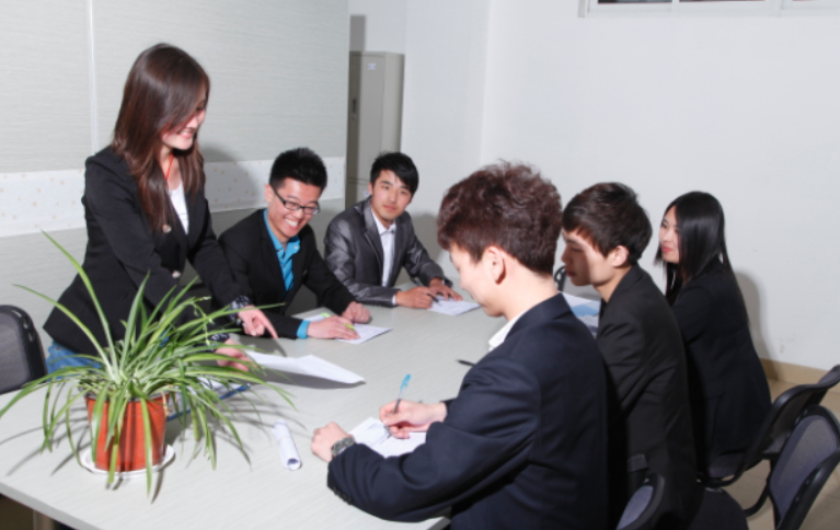 想报考国贸专业？这四类专业看起来光鲜亮丽，可是毕业生有苦难言