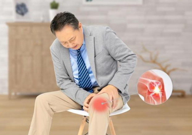 走路时，膝盖突然“软”一下，是咋回事？要警惕这几种情况