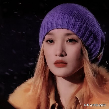周迅早期橘发造型好惊艳！32岁宛如人间精灵，回眸的那一刻心动了