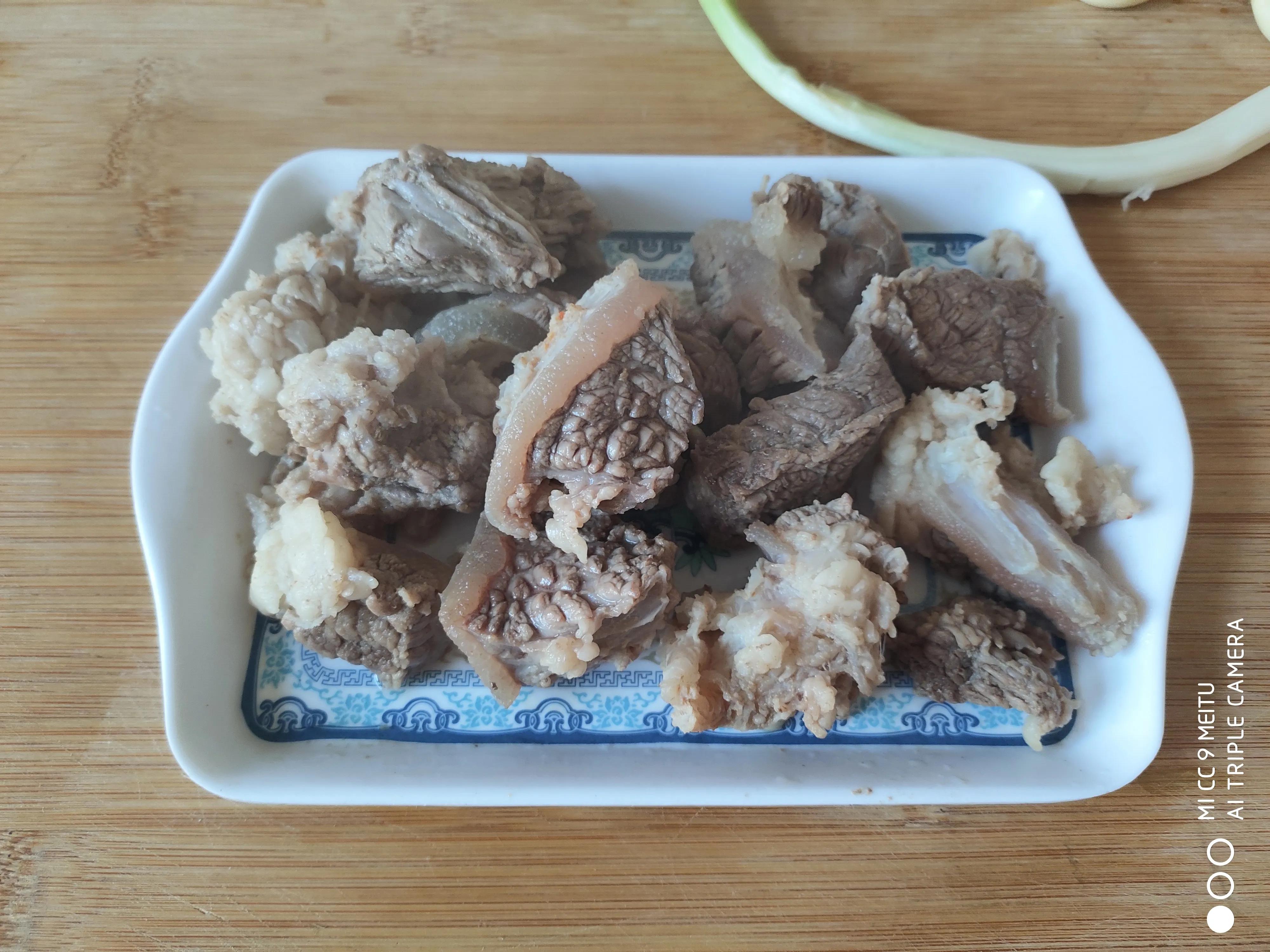 传统名菜红烧牛肉软烂鲜香、汤汁醇厚，教你咋做入味，年夜饭必备