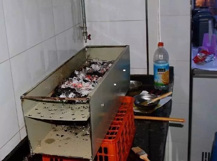 警示，上海小区突发火灾致一男子不幸身亡