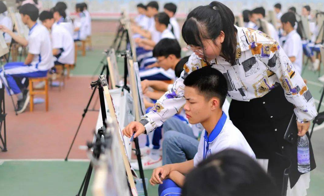 一、二本同时存在于一所大学，毕业证又没区别，学生吐槽意义何在