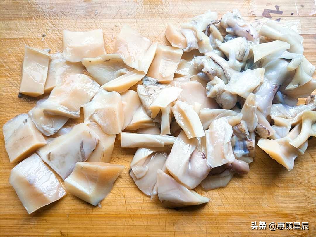 鱿鱼干怎样做最好吃？鱿鱼烧肉有妙招，鲜香脆嫩不腥，太爽了