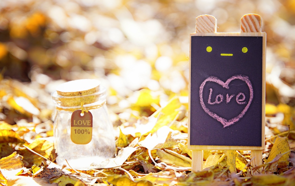 比起接吻，女人的这三个“亲昵动作”，会让男人持续上瘾