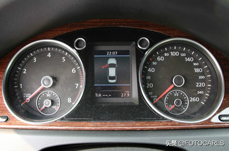 大众迈腾3.0L V6旗舰版实拍，后排猜你没见过，售价33.48万