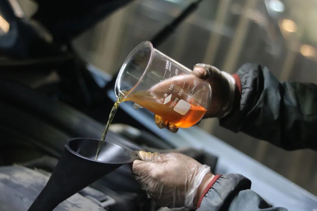 怪兽修车：翻新一辆15年奔驰GLK260，最终满血复活变新车