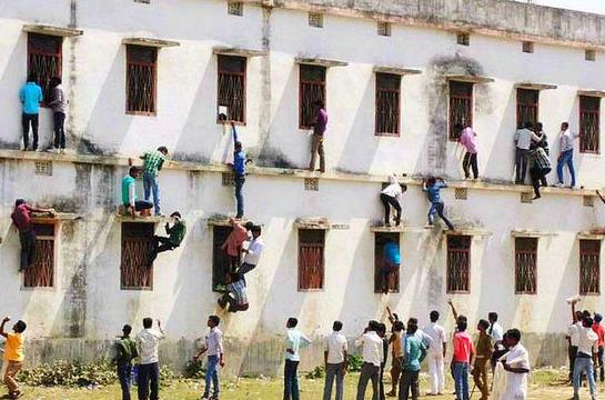 各国学校考场秩序比拼，泰国安静中国严肃，看到印度：是认真的吗