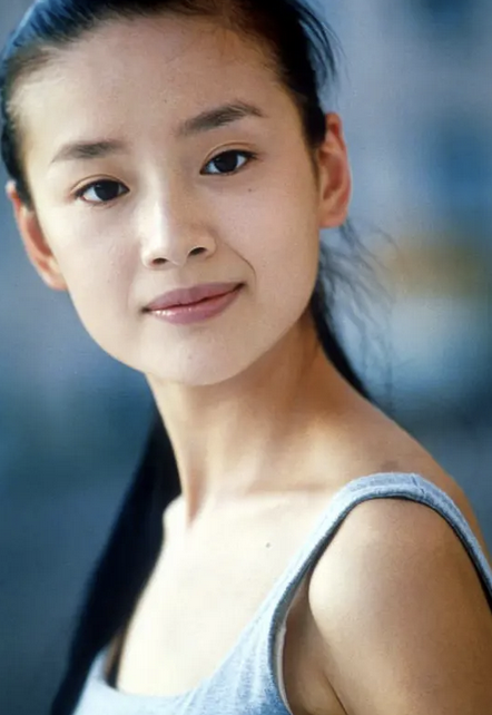 “不婚”，梁朝伟再谈婚姻态度，董洁成他心里的痛？
