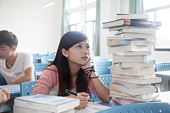 浙江大学混血校花火了，撞脸安妮海瑟薇，中文名字让人喊不出口