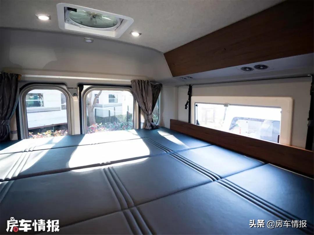 新款丰田考斯特房车，4.0L动力足，大沙发特舒服行李箱能住人