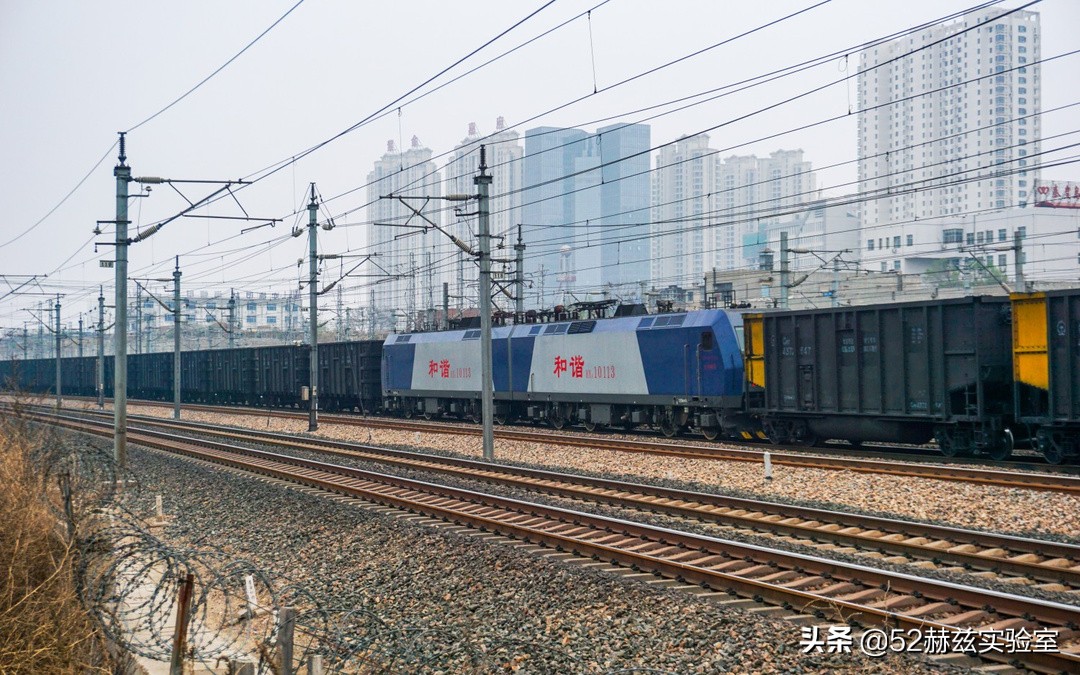 长度2.6公里载重2万吨，国产万吨运煤重载列车，这就是中国速度