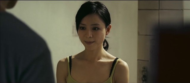 真实又震撼,这就是张静初给观众的感觉.