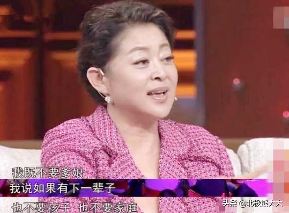 倪萍的坎坷情史：爱过五个男人，三次婚姻失败，被陈凯歌伤得最深