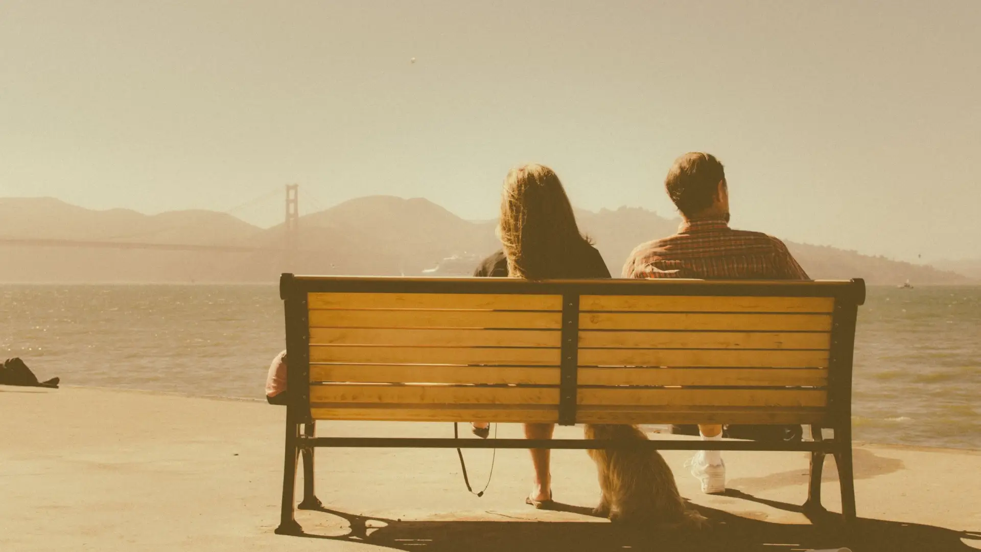 劈腿是啥意思（女友劈腿有哪些征兆）