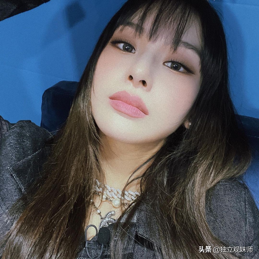 美貌不输明星，韩国最美伴舞noze，学院风穿搭气质出尘