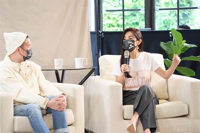 ella育儿观引争议，多次没穿衣服被4岁儿子看到，直言把他当朋友