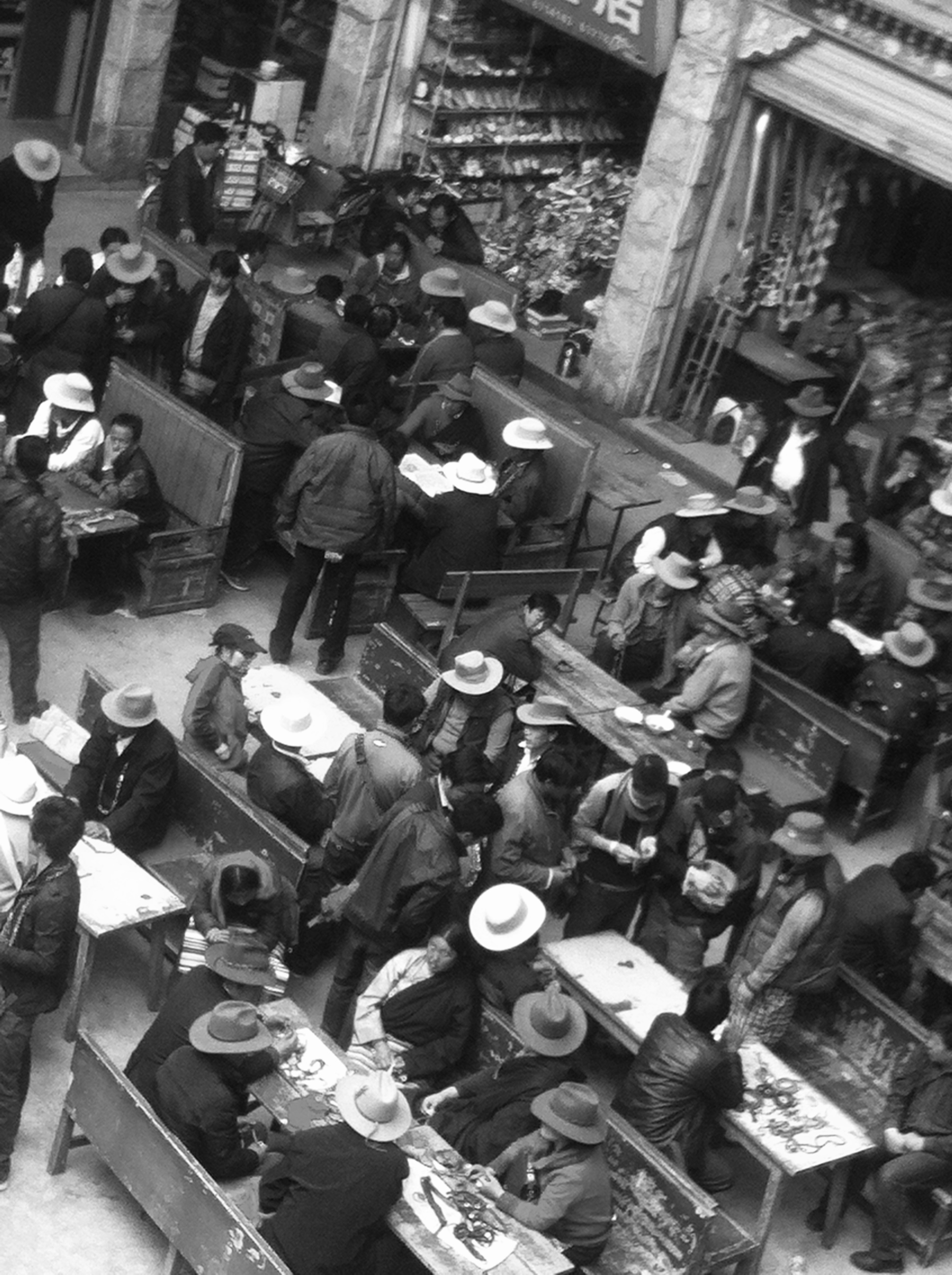 拉萨有名的天珠市场 冲赛康 鹤天珠是什么材质 老玛瑙