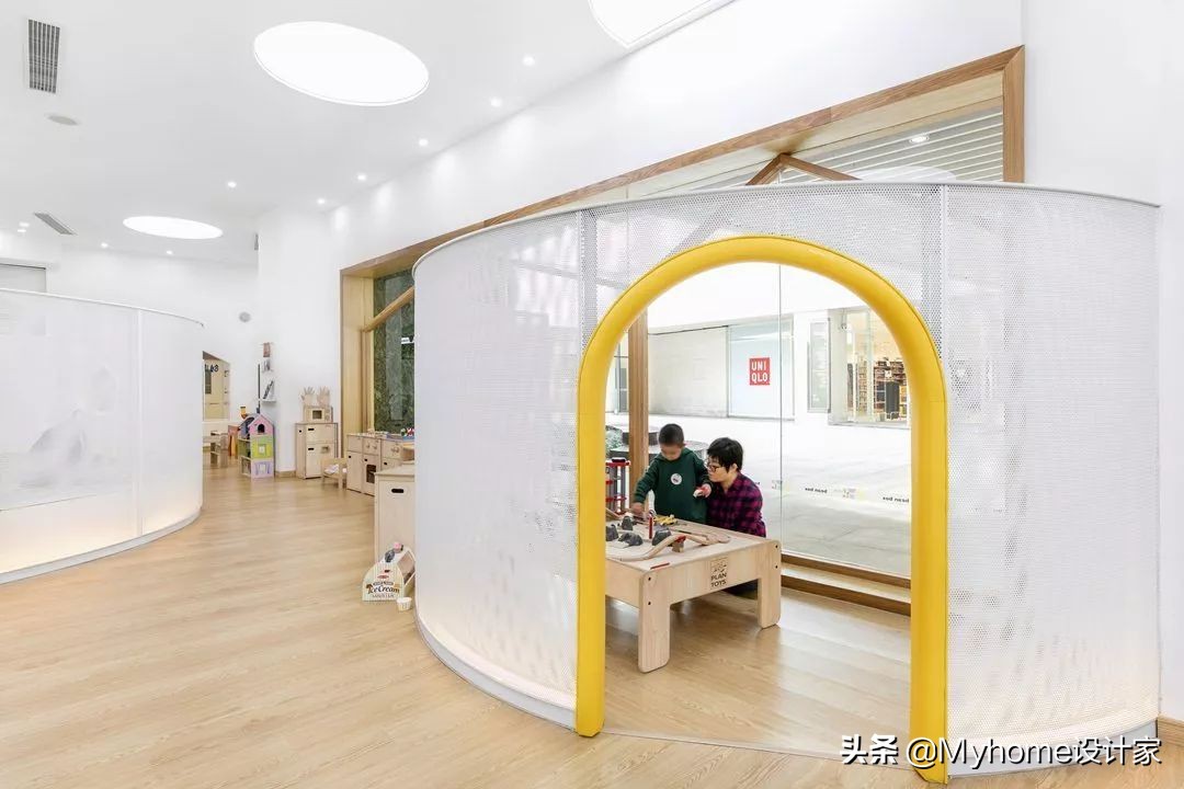 这面墙是孩子的游乐场，成人的玩具体验店，270㎡玩乐中学习