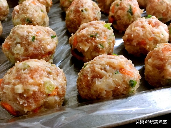 用山药泥替代淀粉，牢牢粘住“丸藕”