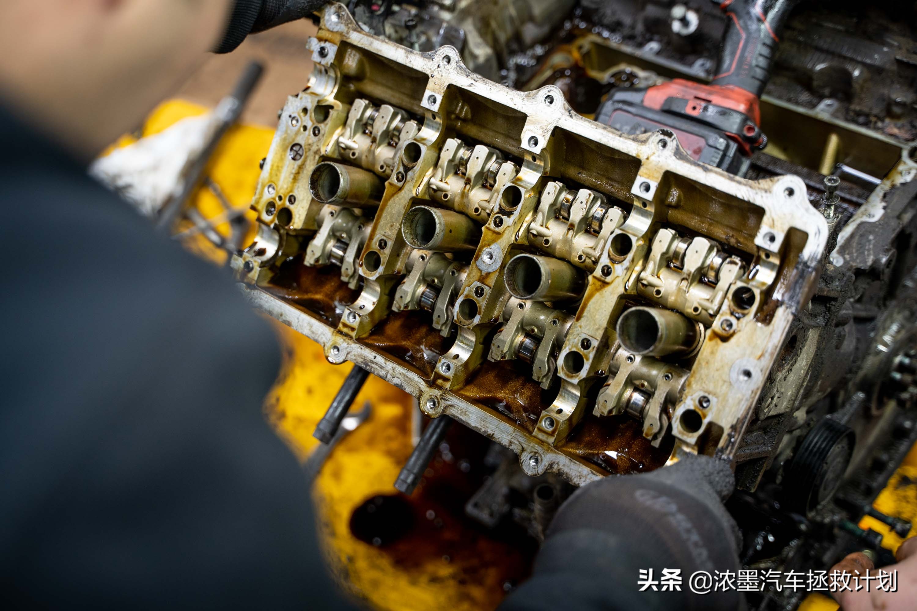 「迟暮英雄」整修一台十多年前的奥迪A6发动机，治理烧油烧水