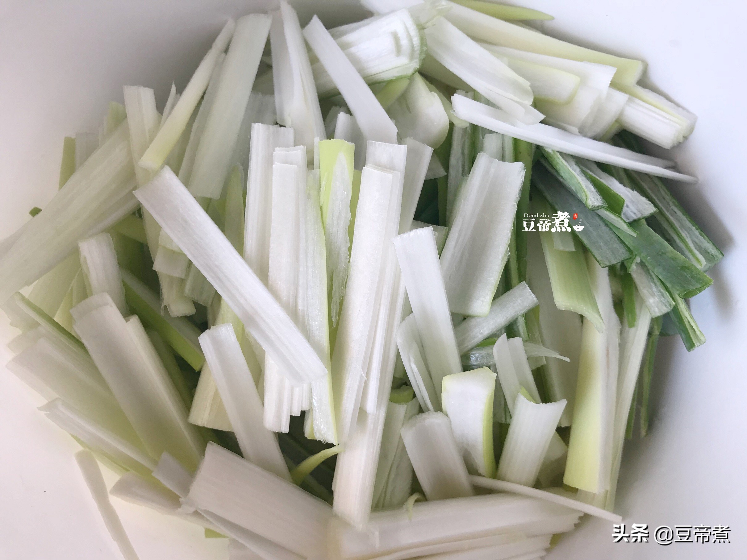 此菜便宜又好吃，经常吃能预防感冒，还壮阳补阴，东北老铁都知道