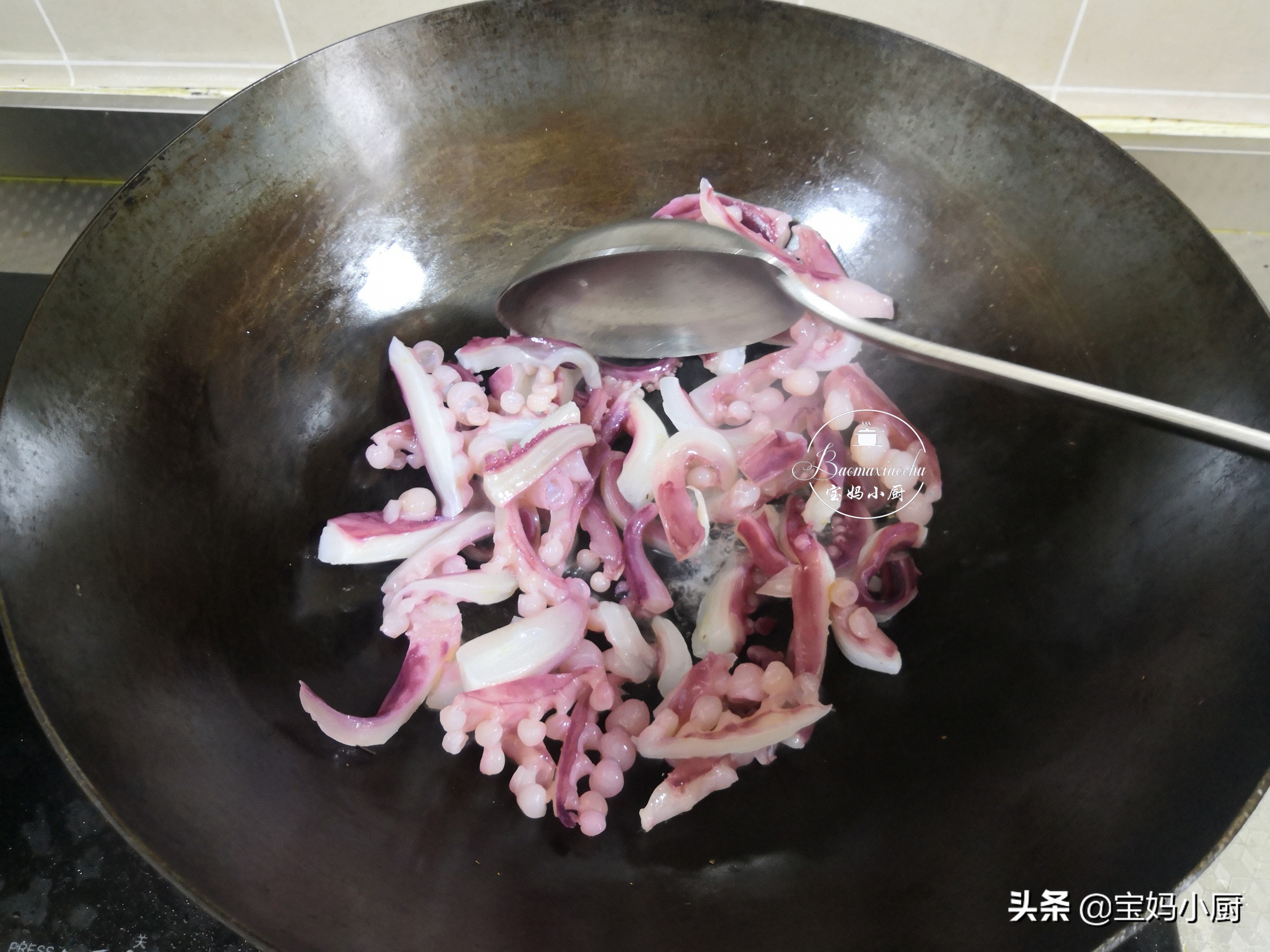 鱿鱼的4分钟家常做法，去腥只一招，不用焯水还少油，老好吃了