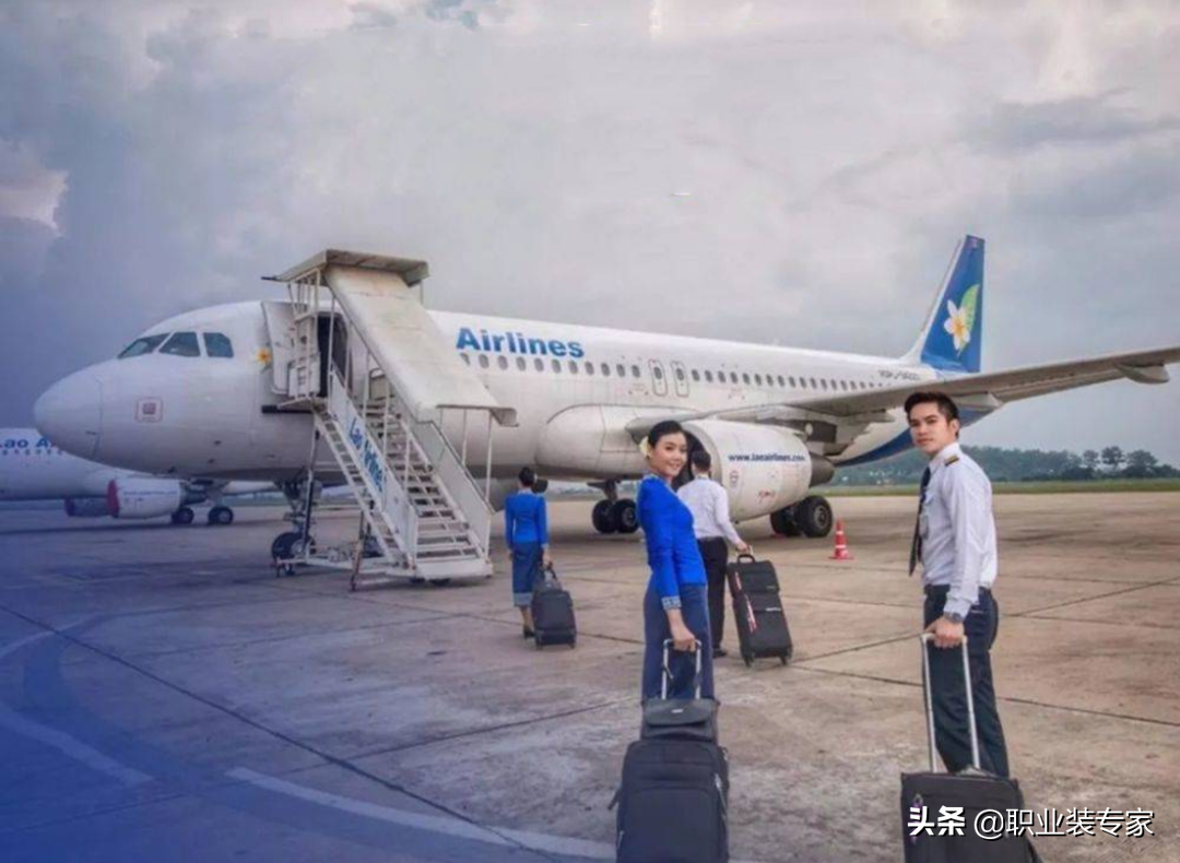 「世界航空服赏析」老挝航空空姐蓝色温柔如水