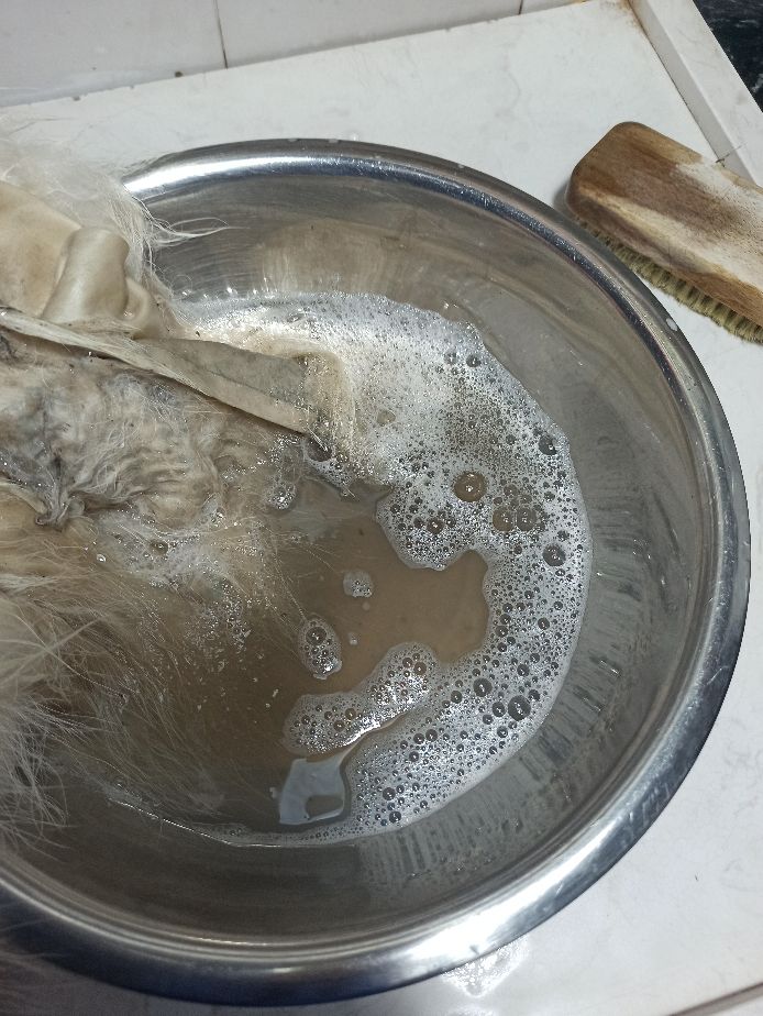 干洗店是如何水洗皮草，为大家分享一下。