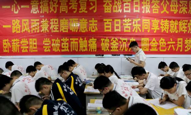 辛辛苦苦考上985不念了？这所大学不一般，每年都有学生选择退学