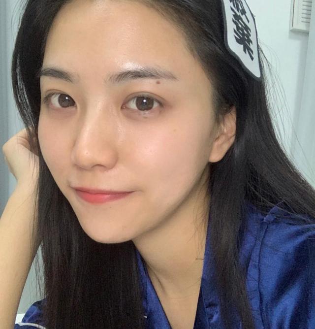 女生一定要知道的“护肤常识”！水乳3个月内用完，面膜要躺着敷