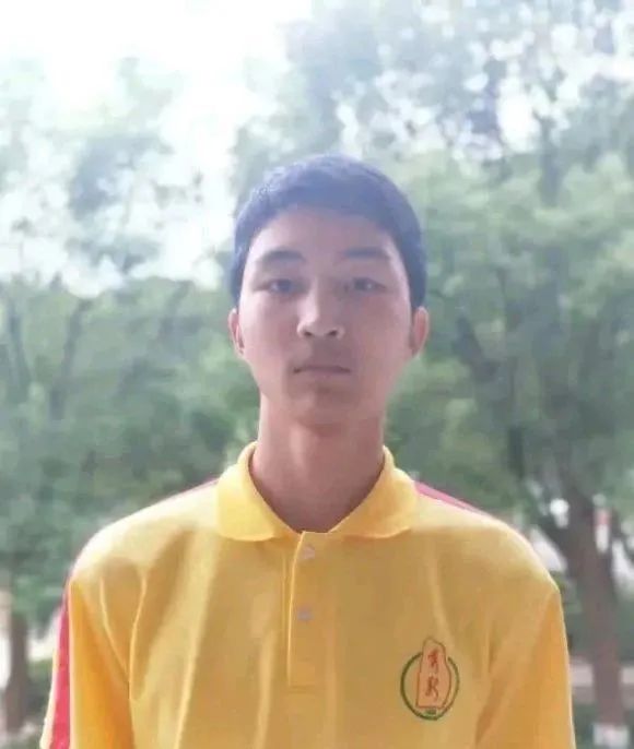 寒门贵子？请别拿经济条件来评价一个人的成功，贩卖苦难并不高贵