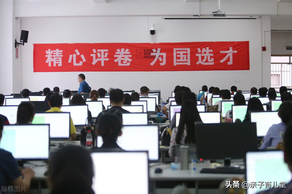 37分的高考作文，却得到阅卷教授力挺而改为54分，原因让人泪目