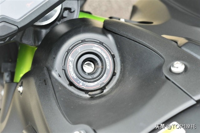 不只是性价比高 准公升级四缸街车 川崎Z900简单试驾