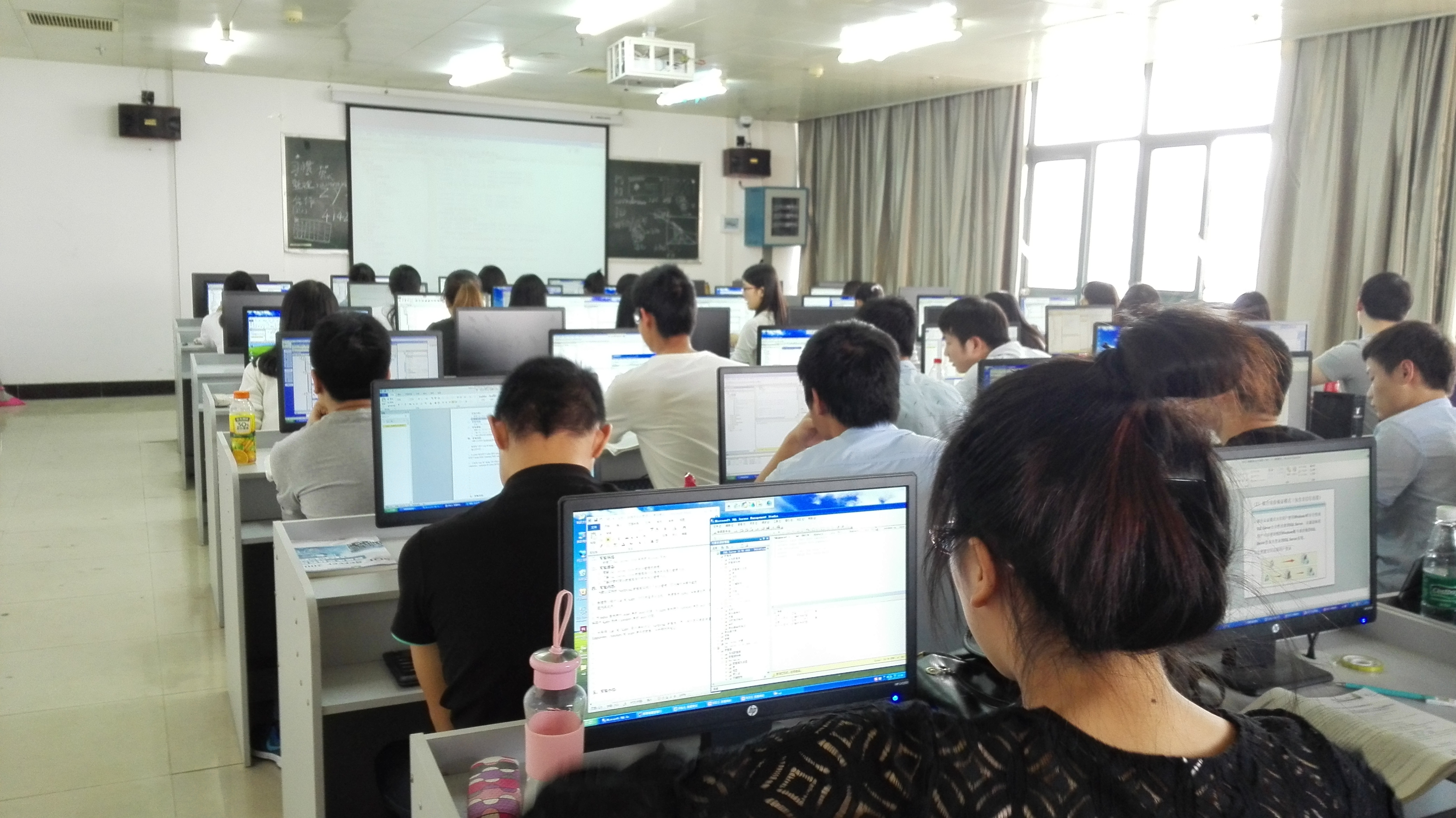 容易累成“秃头”的3个专业，学习时心力交瘁，毕业反成香饽饽